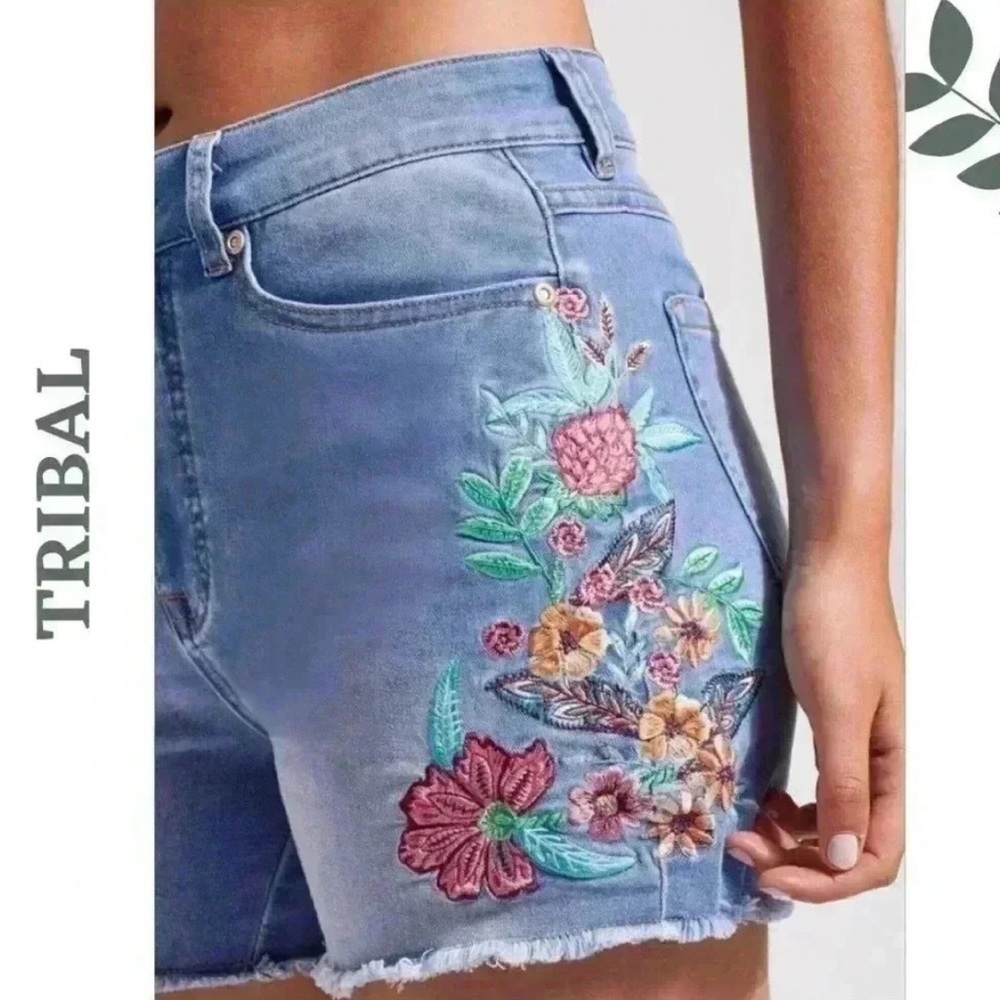 Tribal Brooke Girlfriend Shorts w/Embroidery Sky Blue
5395XX-4798-0293 Denim